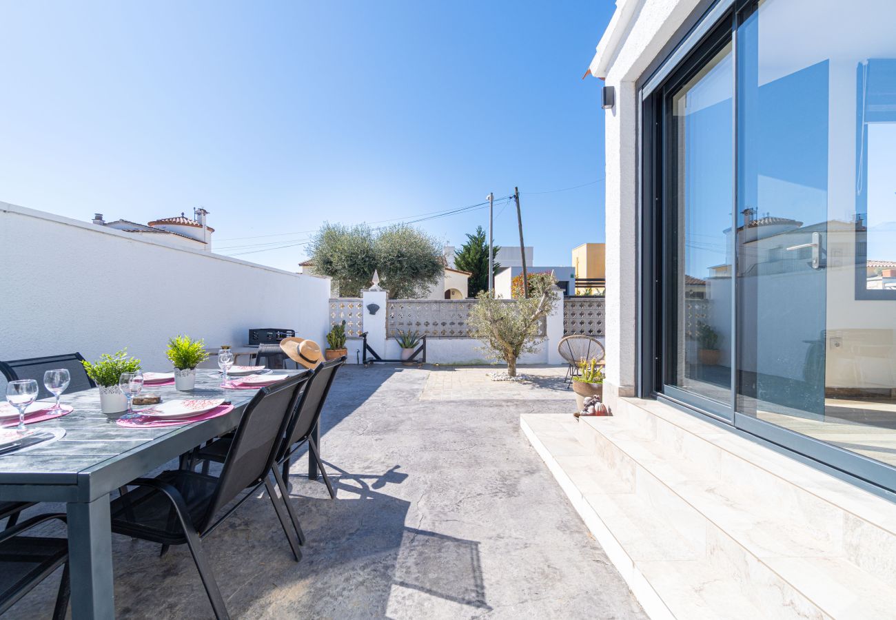 Villa in Empuriabrava - 0009-ALBERES House with pool