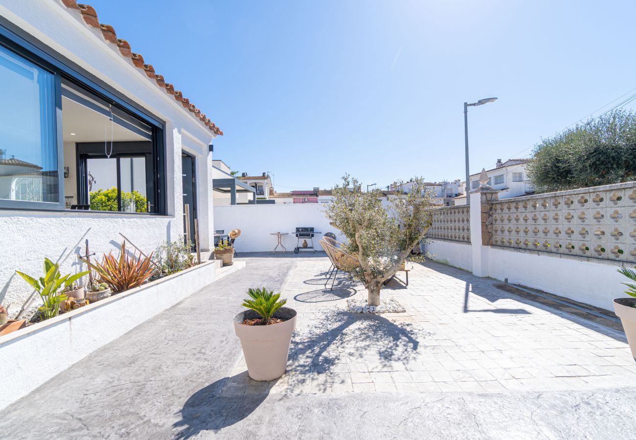 Villa in Empuriabrava - 0009-ALBERES House with pool