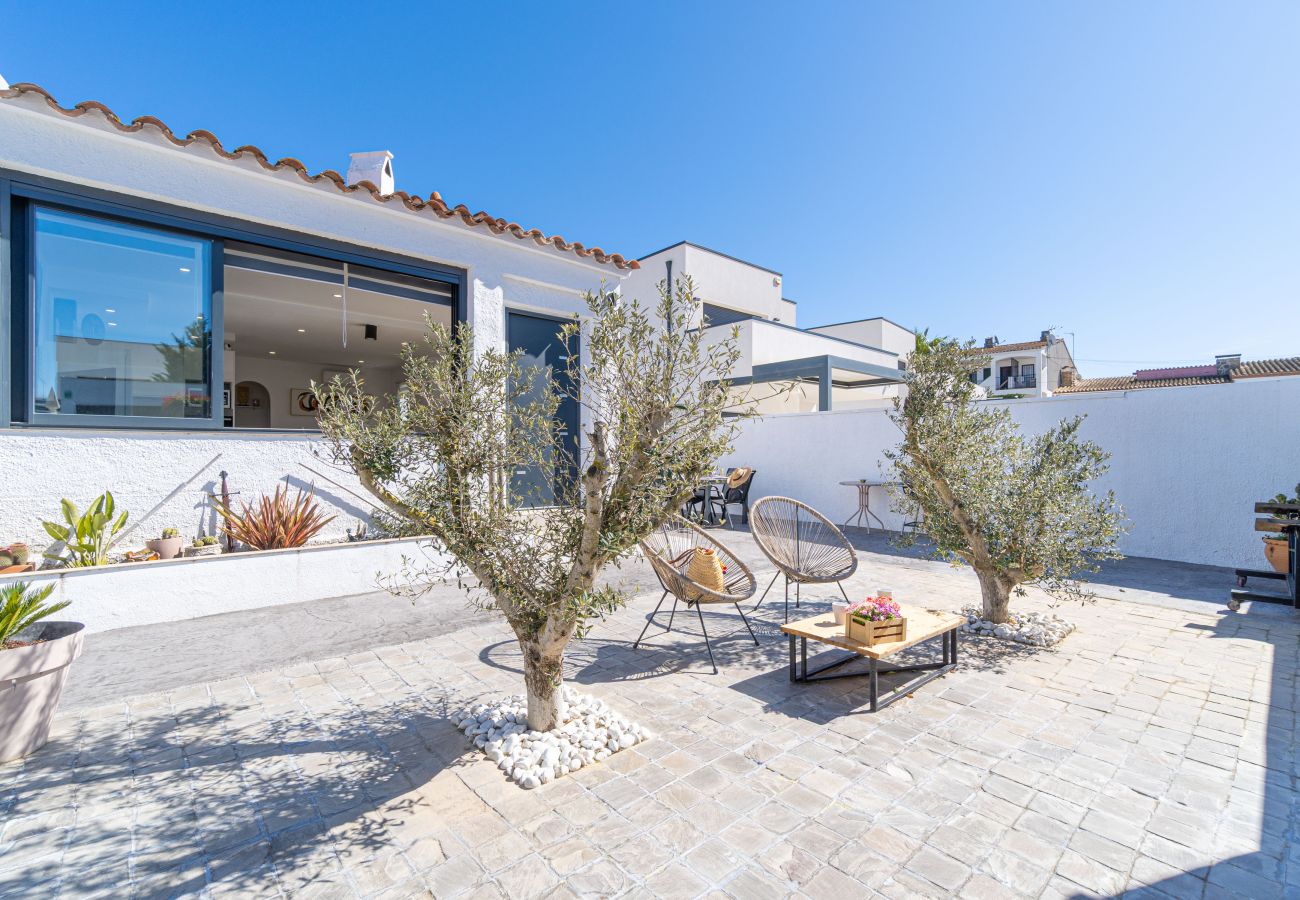 Villa in Empuriabrava - 0009-ALBERES House with pool