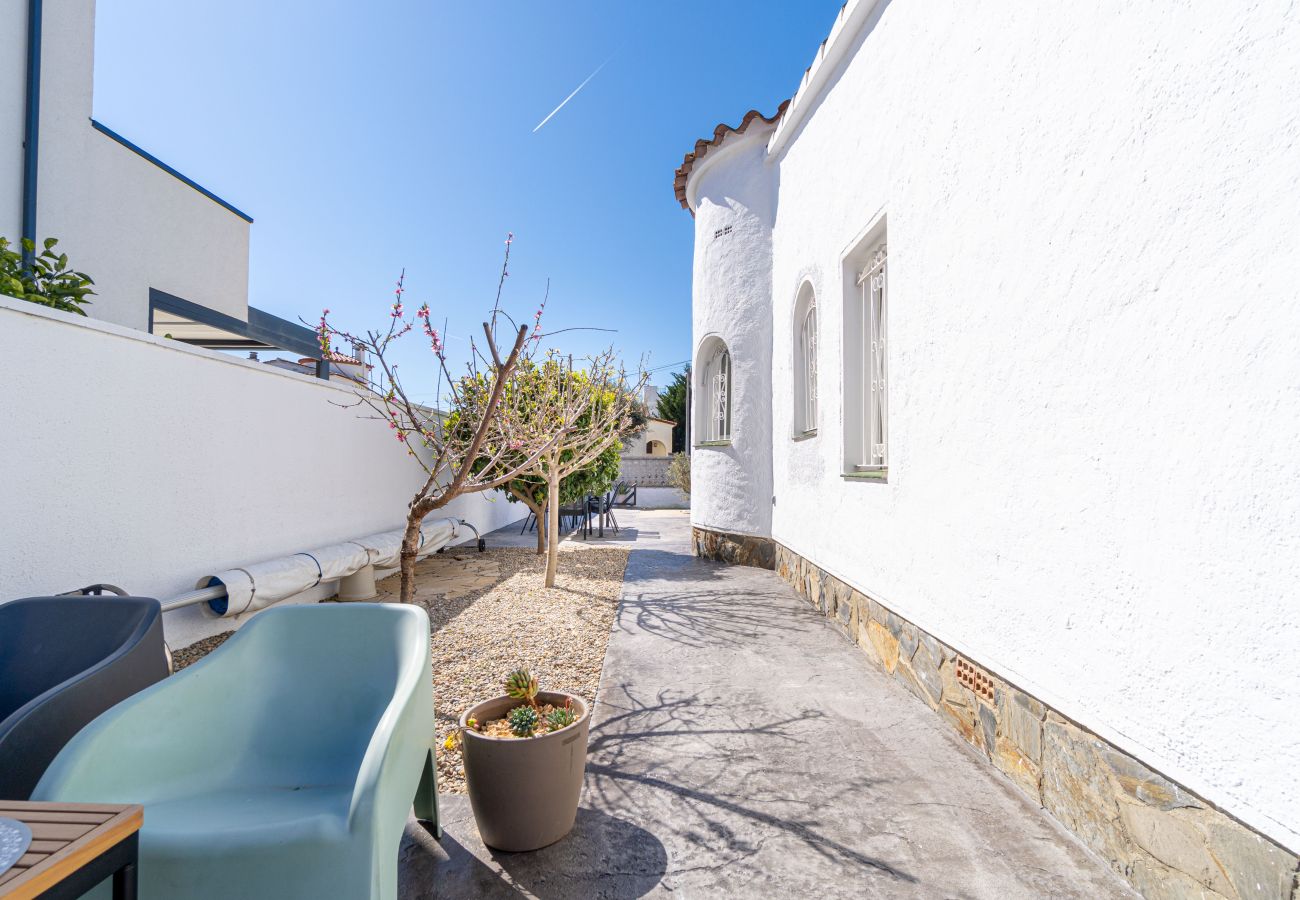 Villa in Empuriabrava - 0009-ALBERES House with pool