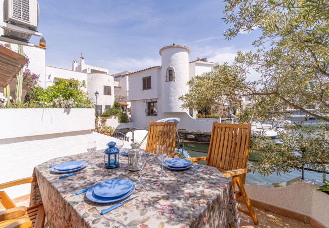 Villa in Empuriabrava - 0151-ILLA CARTAGO Canalfront Fisherman-Style House