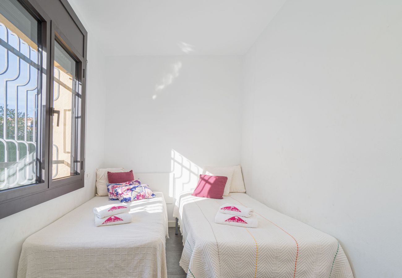 Villa in Empuriabrava - 0130-MONTGRI House with private pool