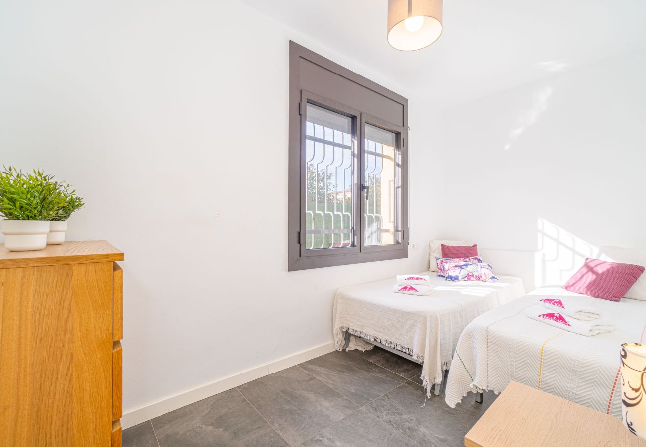 Villa in Empuriabrava - 0130-MONTGRI House with private pool