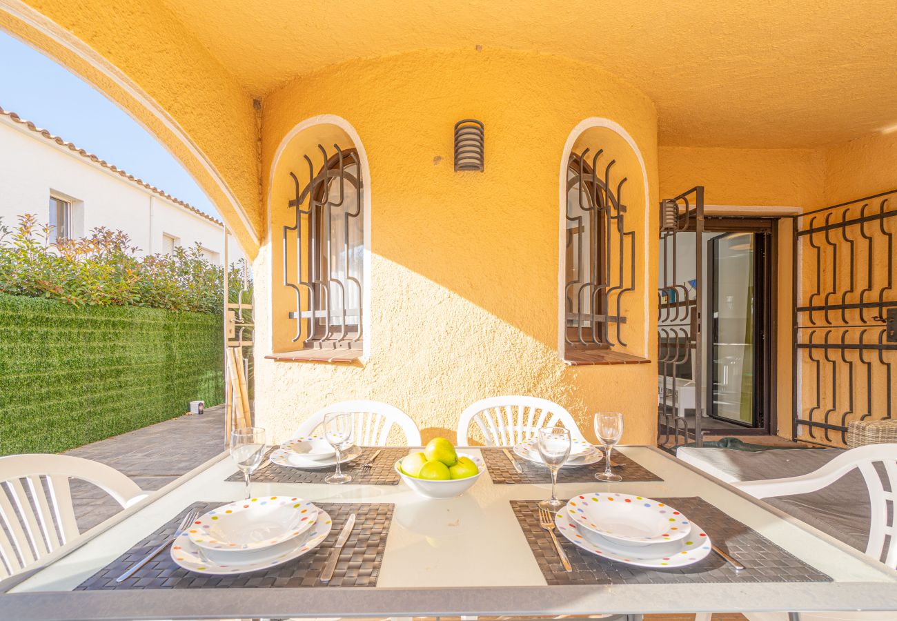 Villa in Empuriabrava - 0130-MONTGRI House with private pool