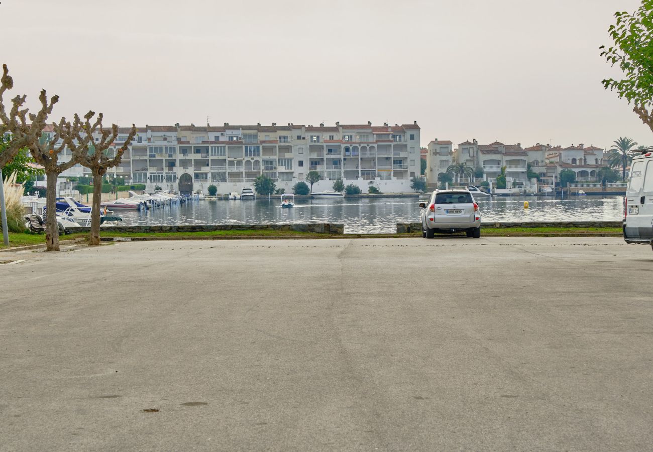 Villa in Empuriabrava - 0190-SANT MAURICI House with private pool