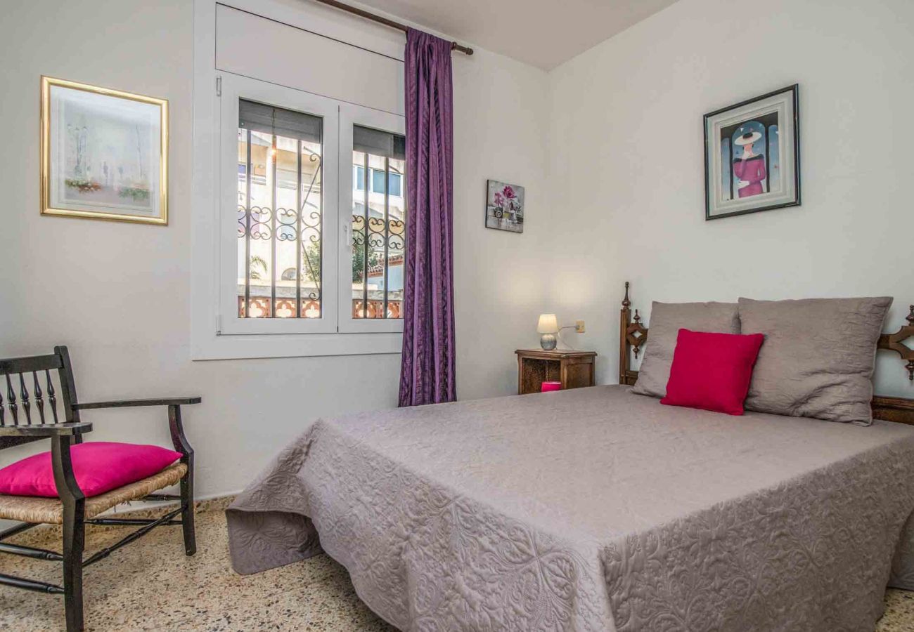Villa in Empuriabrava - 0190-SANT MAURICI House with private pool