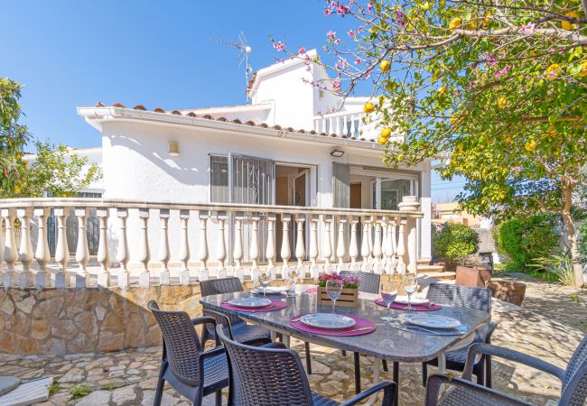 Villa in Empuriabrava - 0082-PANI House with 3 bedrooms 