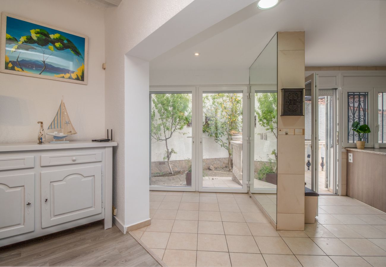 Villa in Empuriabrava - 0082-PANI House with 3 bedrooms 