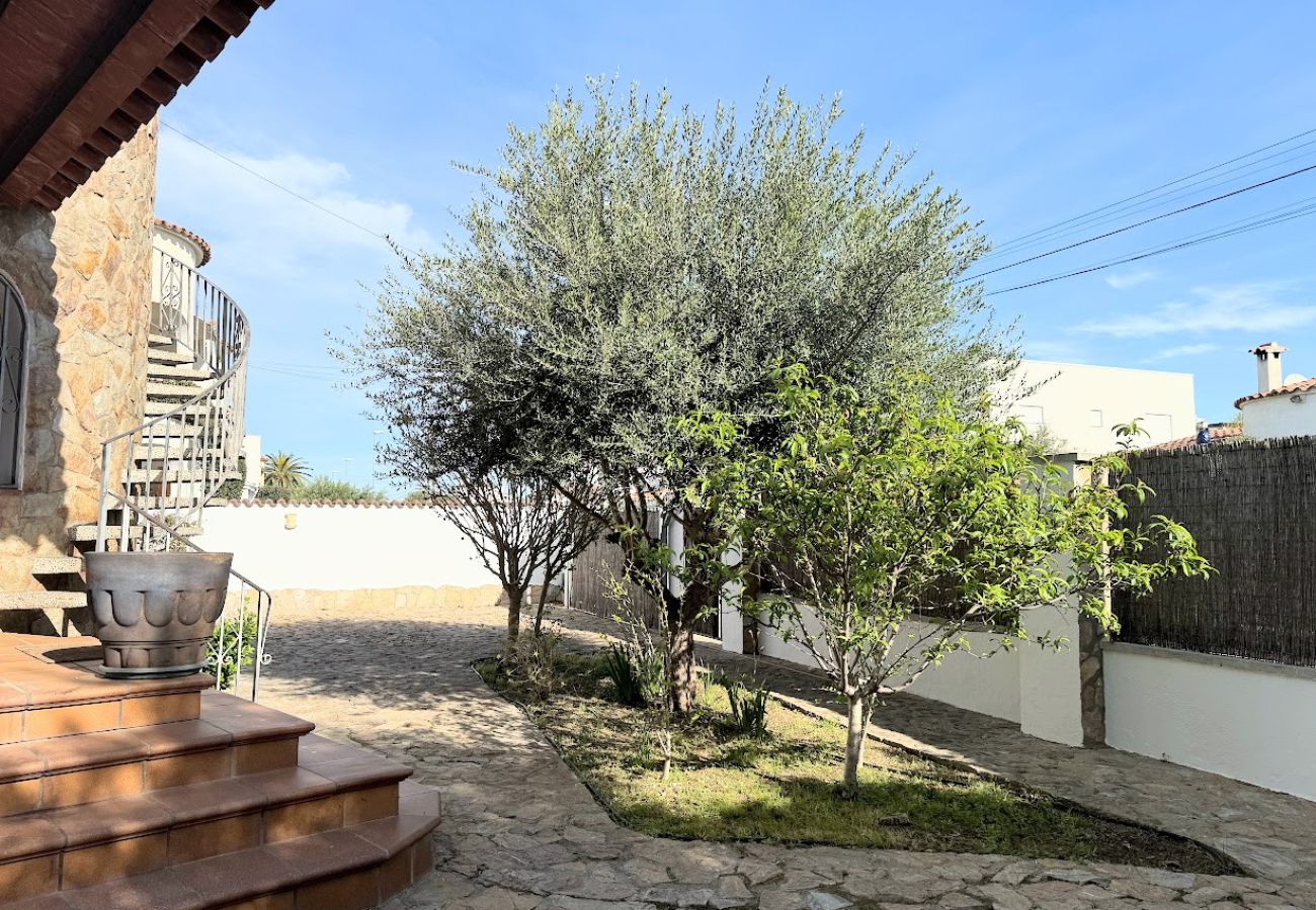 Villa in Empuriabrava - 0082-PANI House with 3 bedrooms 