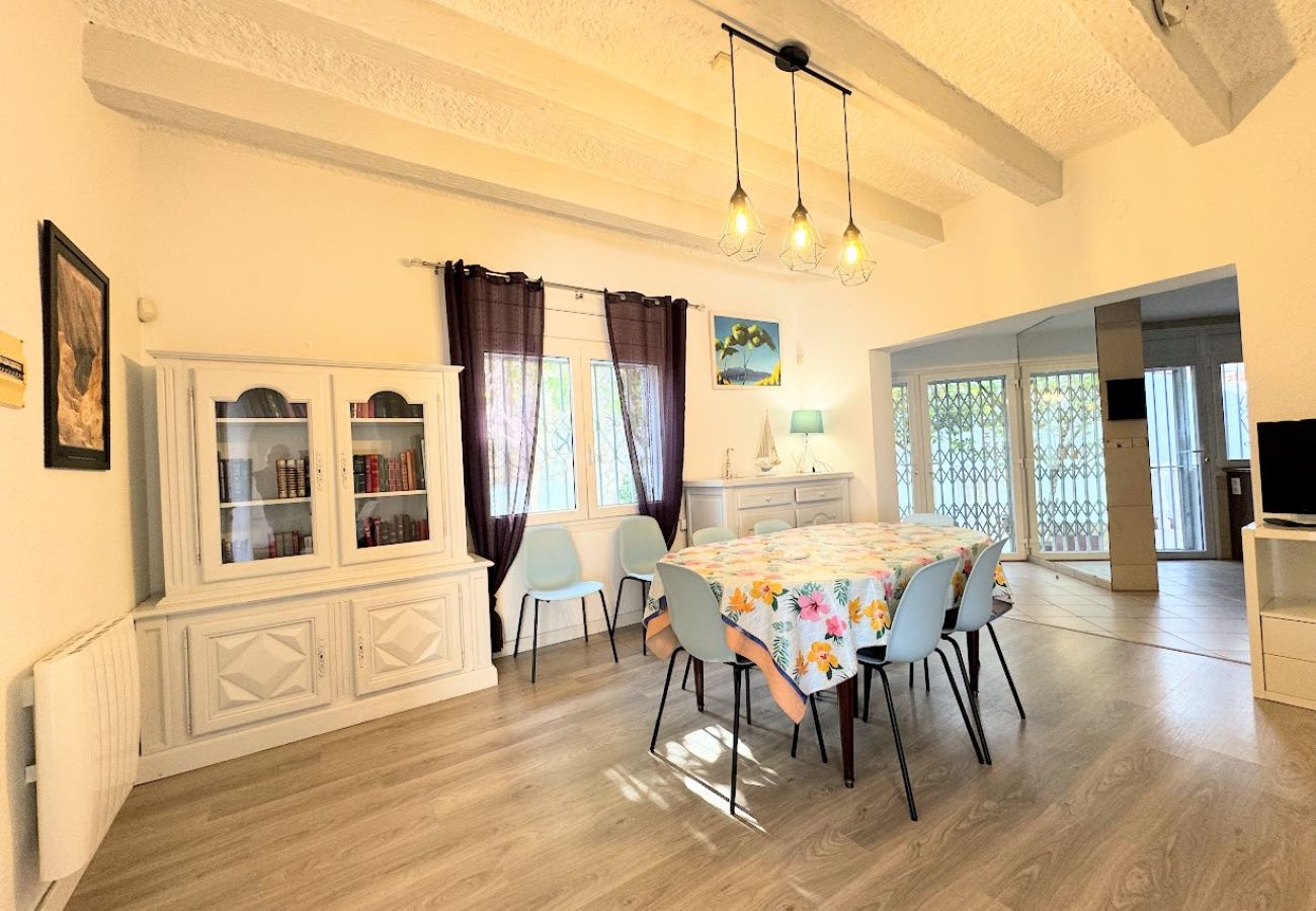 Villa in Empuriabrava - 0082-PANI House with 3 bedrooms 