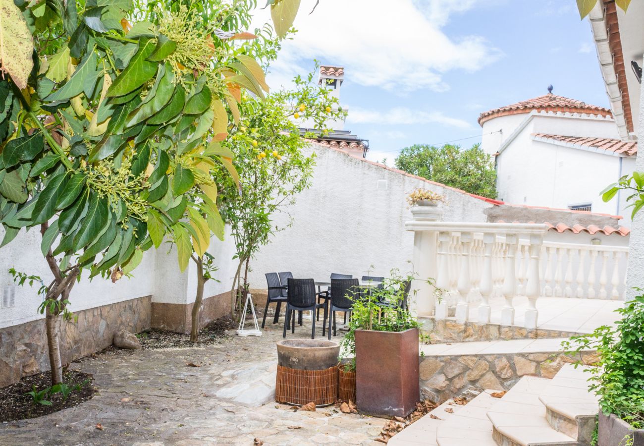 Villa in Empuriabrava - 0082-PANI House with 3 bedrooms 