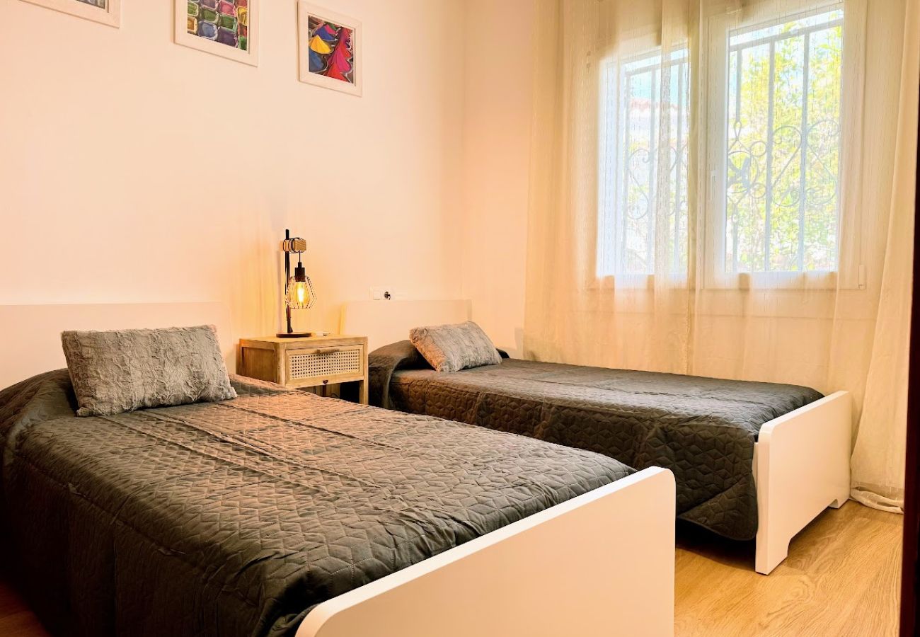 Villa in Empuriabrava - 0082-PANI House with 3 bedrooms 