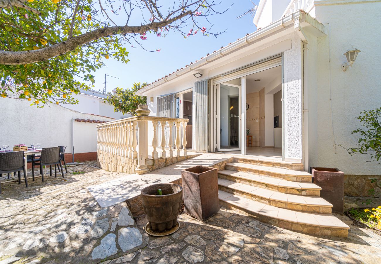 Villa in Empuriabrava - 0082-PANI House with 3 bedrooms 