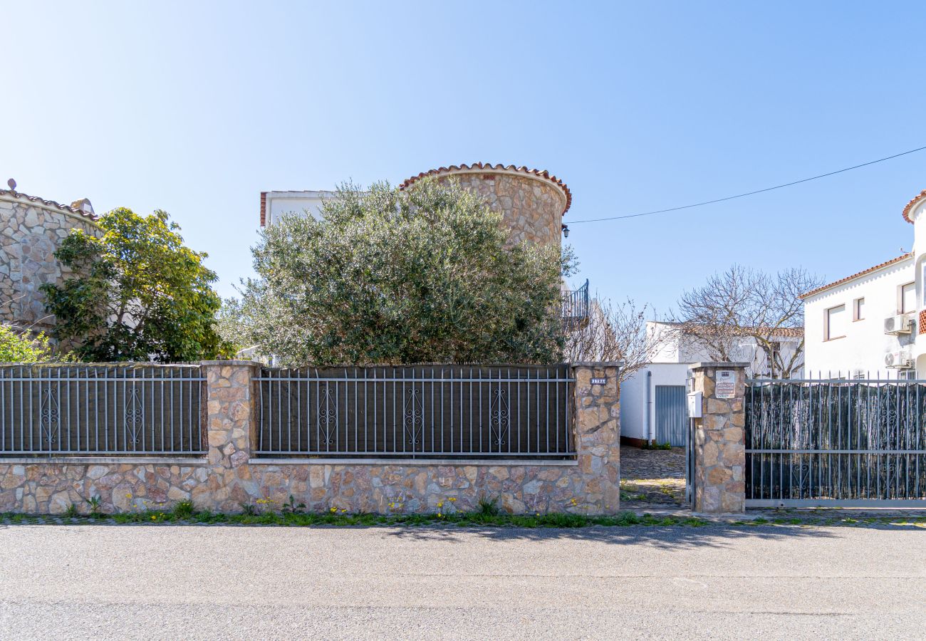 Villa in Empuriabrava - 0082-PANI House with 3 bedrooms 