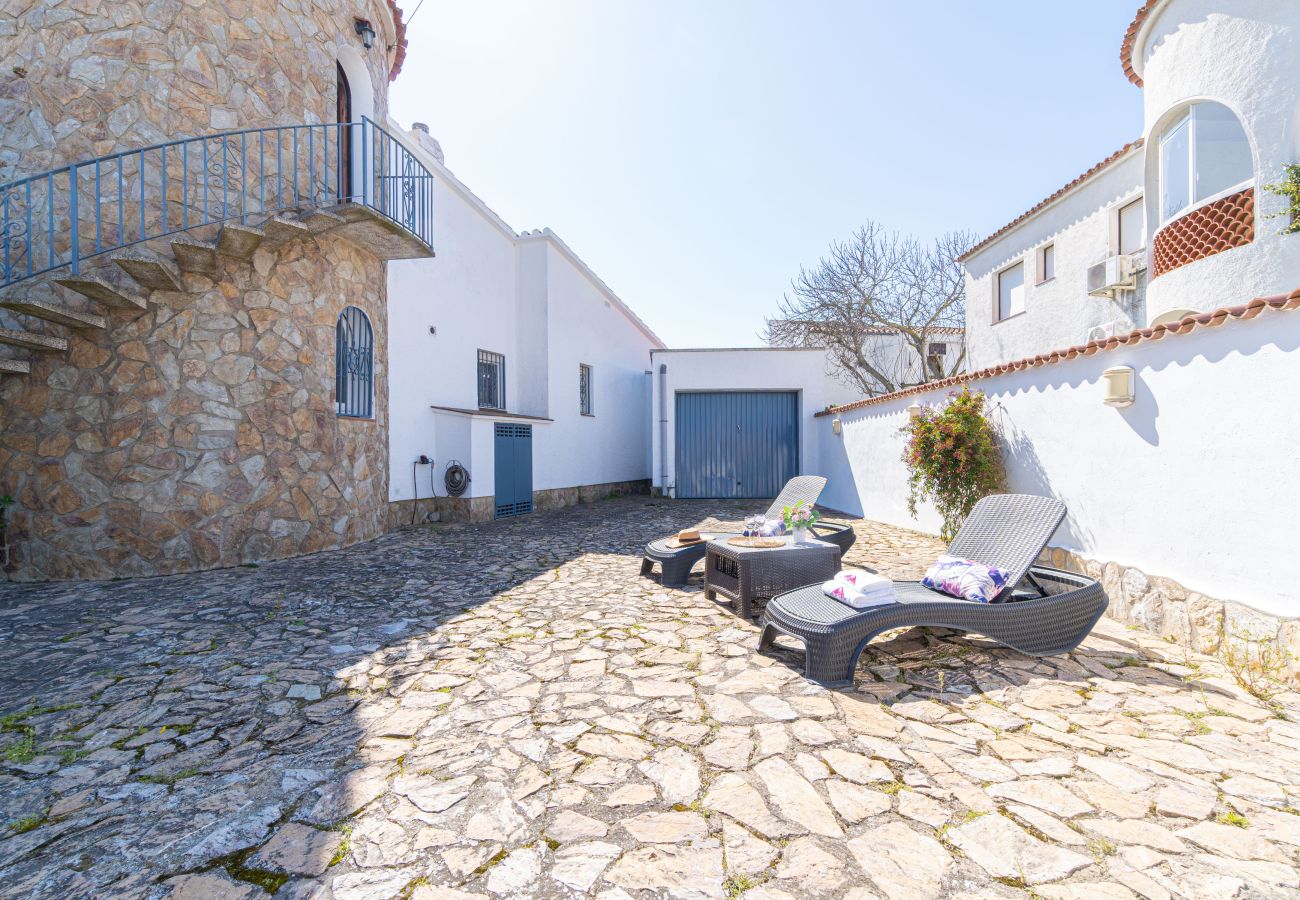 Villa in Empuriabrava - 0082-PANI House with 3 bedrooms 