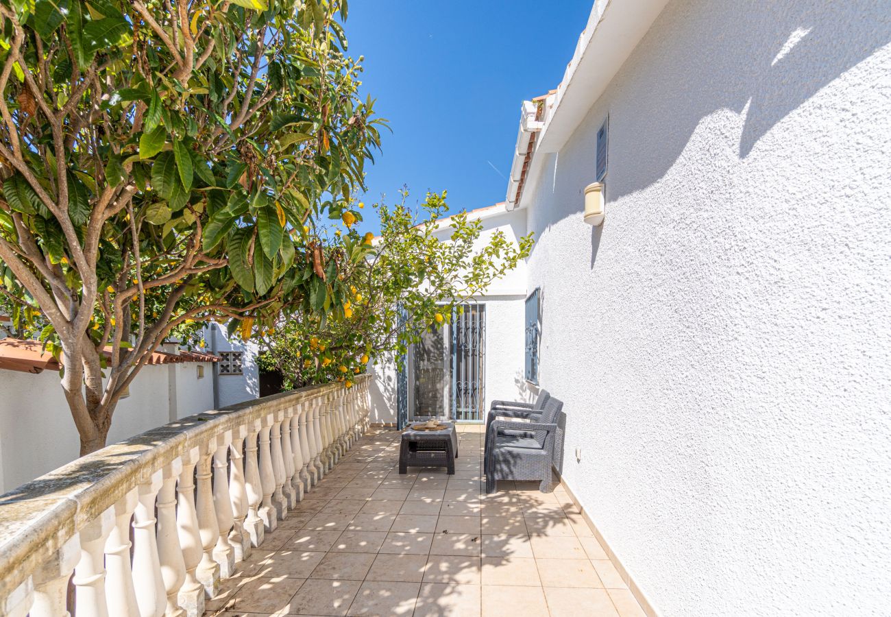 Villa in Empuriabrava - 0082-PANI House with 3 bedrooms 