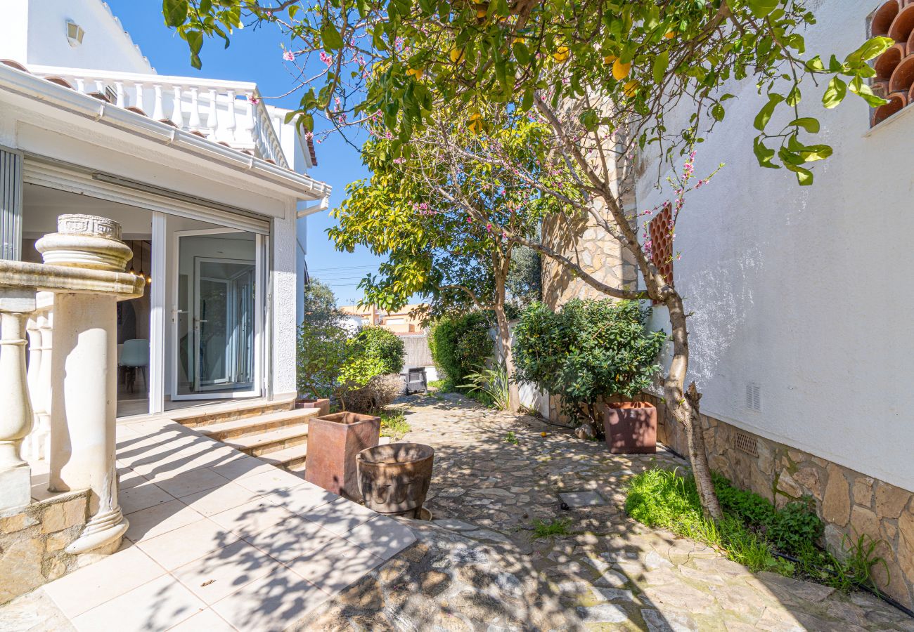 Villa in Empuriabrava - 0082-PANI House with 3 bedrooms 