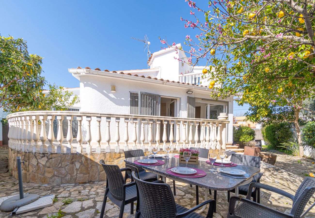 Villa in Empuriabrava - 0082-PANI House with 3 bedrooms 