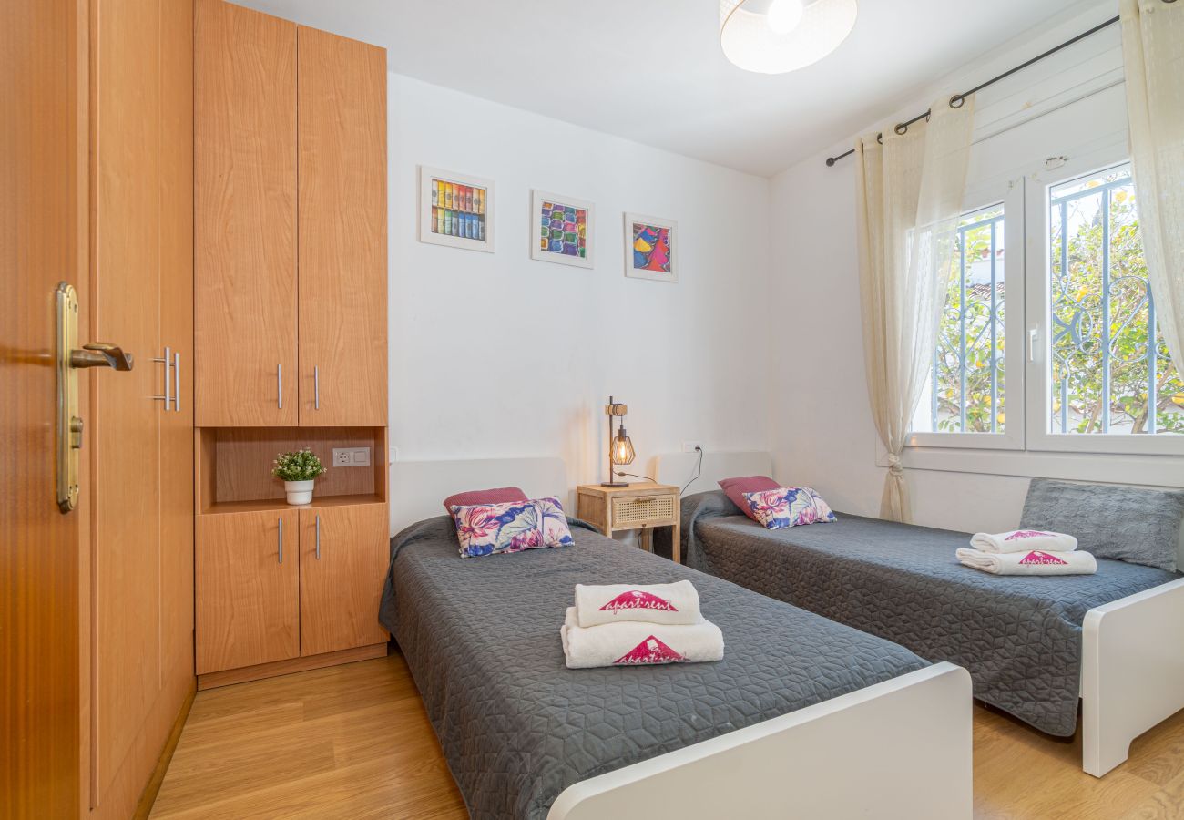 Villa in Empuriabrava - 0082-PANI House with 3 bedrooms 