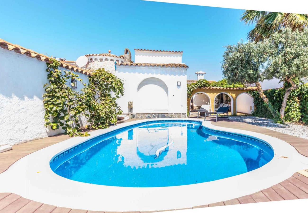 Villa in Empuriabrava - 0149-VALIRA House at the canal with pool and mooring