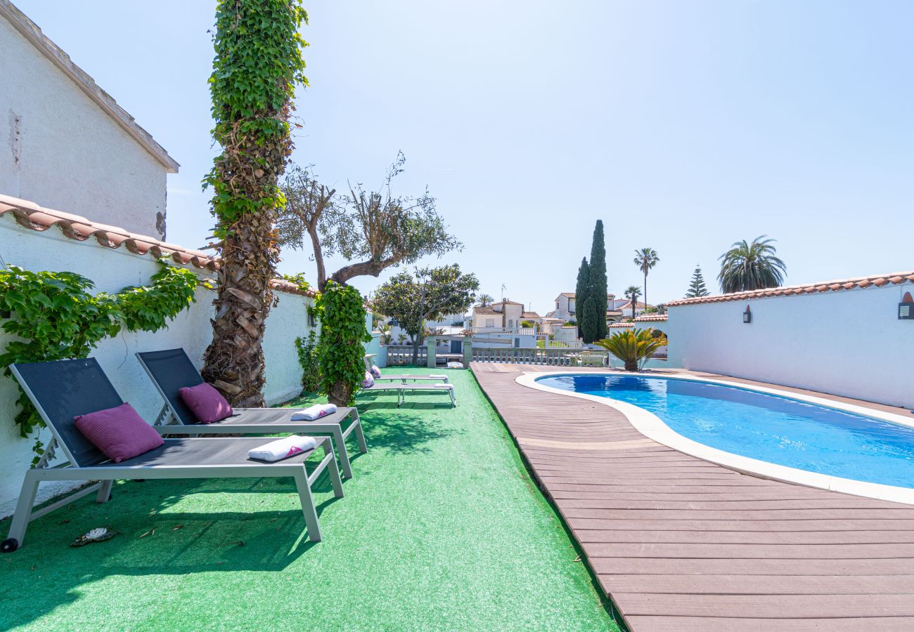 Villa in Empuriabrava - 0149-VALIRA House at the canal with pool and mooring