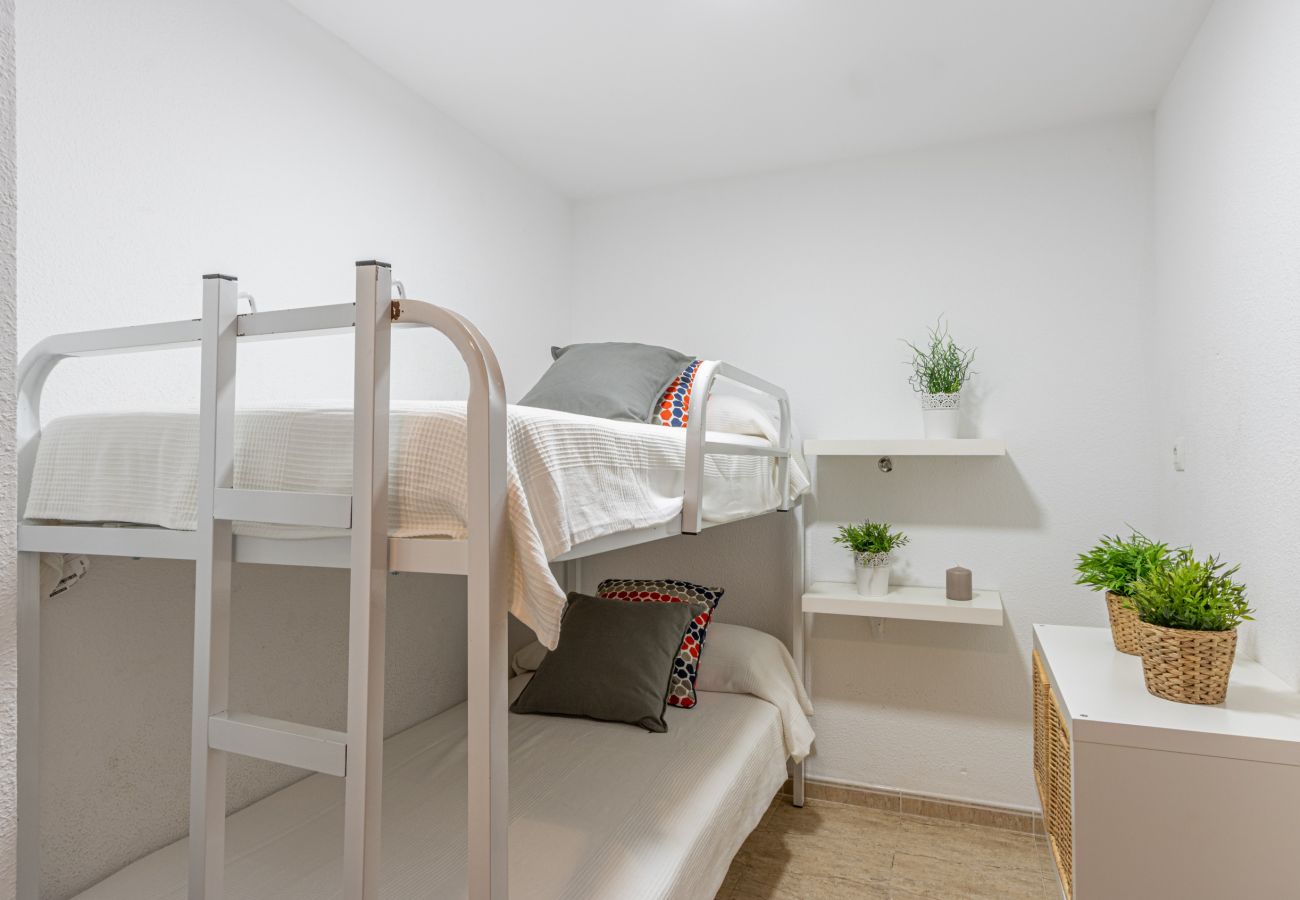 Apartment in Empuriabrava - 0088-MIRABLAU Apartment with side views of the beach