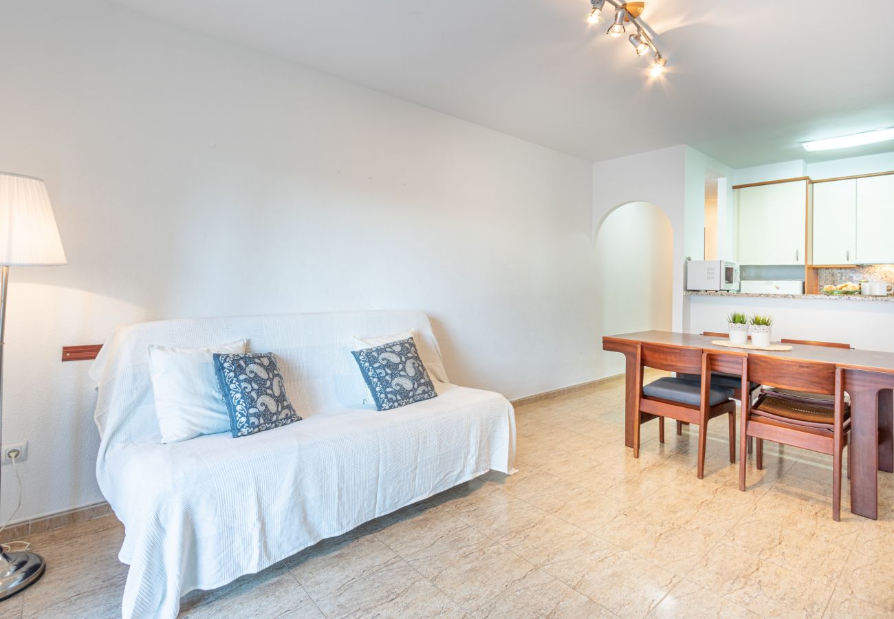 Apartment in Empuriabrava - 0088-MIRABLAU Apartment with side views of the beach