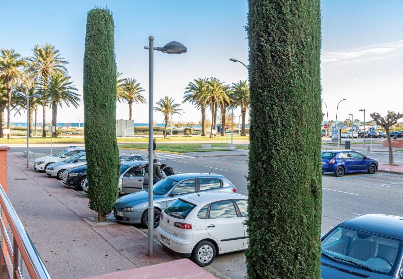 Apartment in Empuriabrava - 0088-MIRABLAU Apartment with side views of the beach