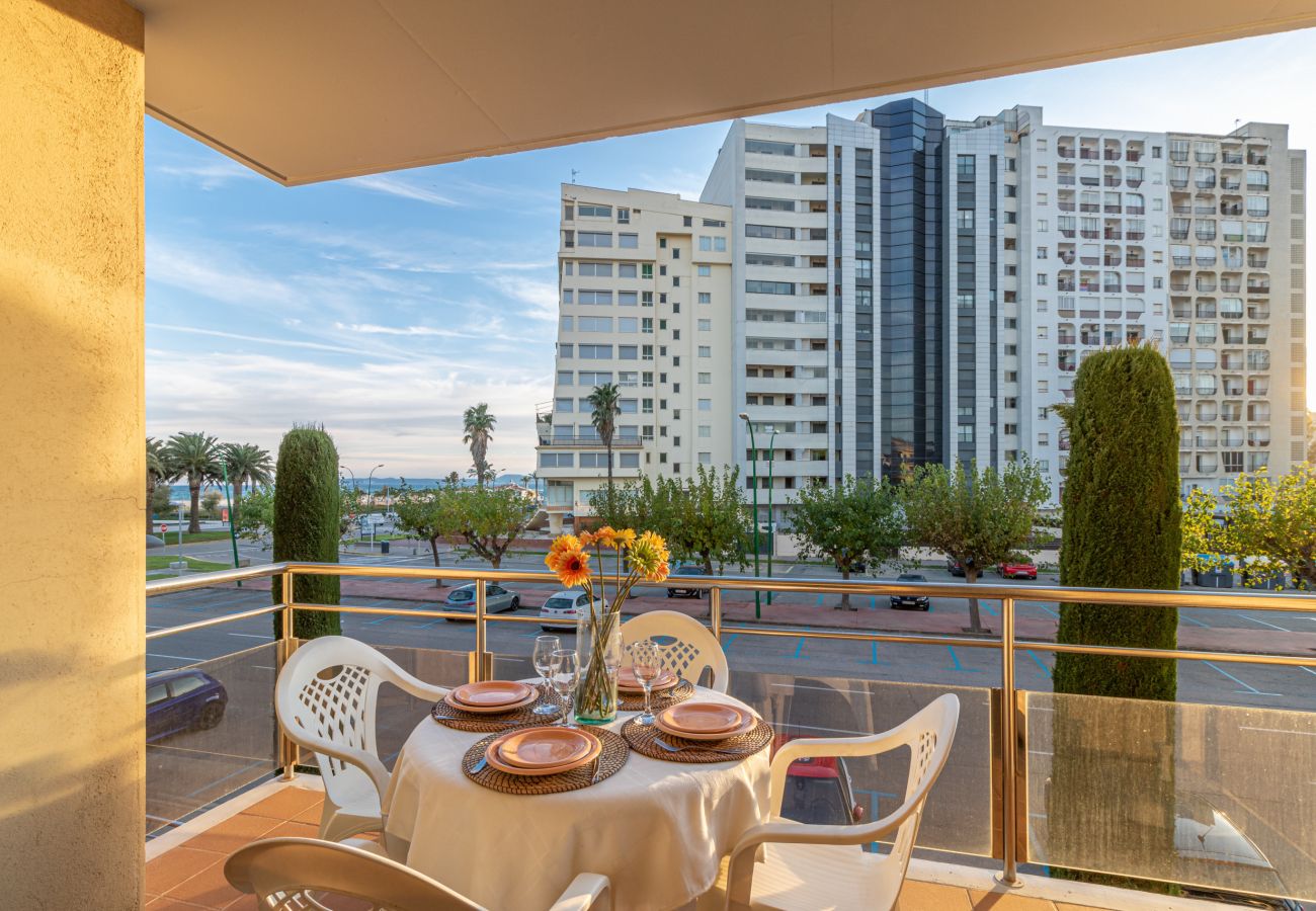 Apartment in Empuriabrava -  0089-MIRABLAU Apartment with side views of the beach