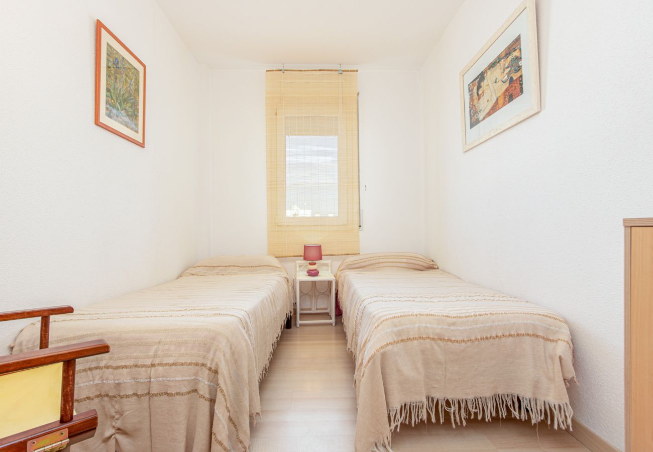 Apartment in Rosas / Roses - 2005-PORT CANIGO Apartment with community pool and canal view 