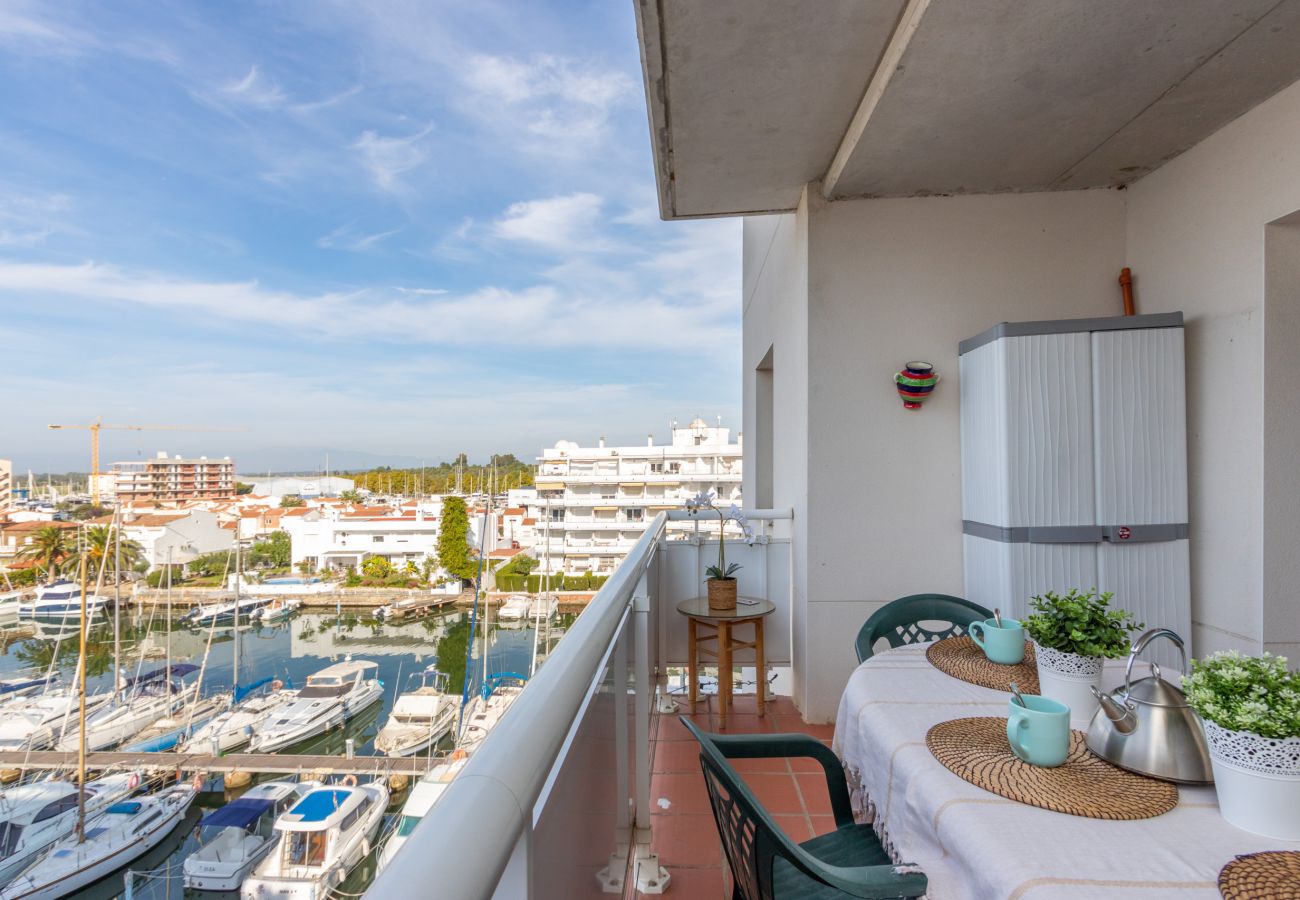 Apartment in Rosas / Roses - 2005-PORT CANIGO Apartment with community pool and canal view 