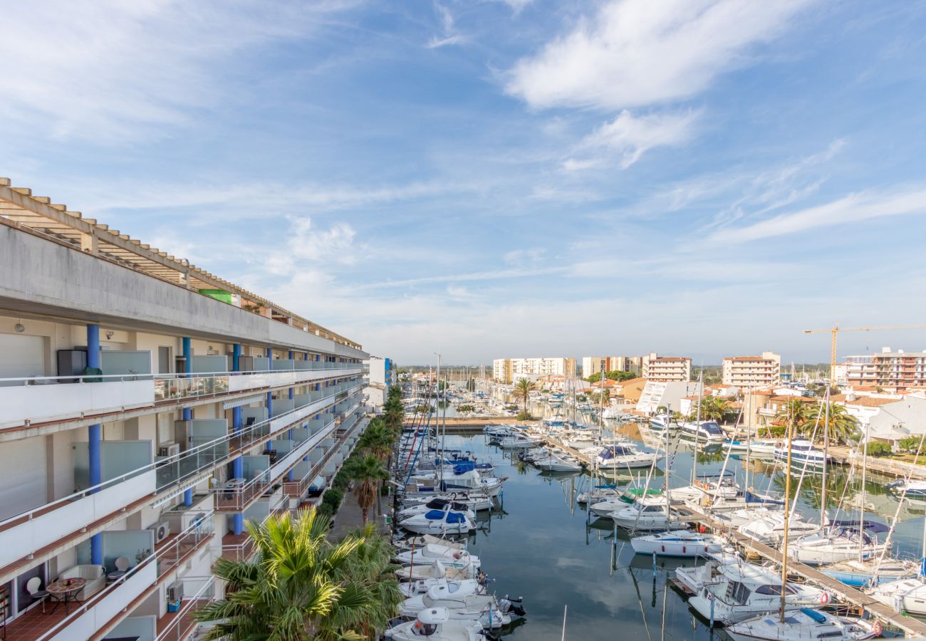 Apartment in Rosas / Roses - 2005-PORT CANIGO Apartment with community pool and canal view 