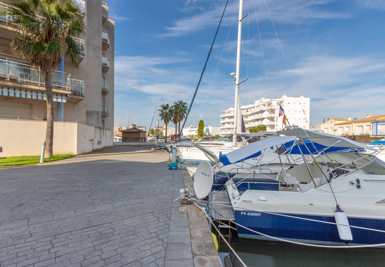 Apartment in Rosas / Roses - 2005-PORT CANIGO Apartment with community pool and canal view 