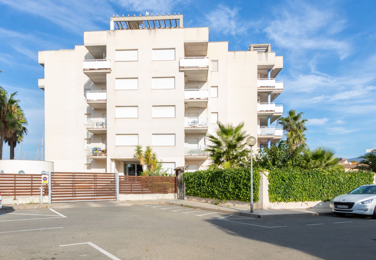 Apartment in Rosas / Roses - 2005-PORT CANIGO Apartment with community pool and canal view 