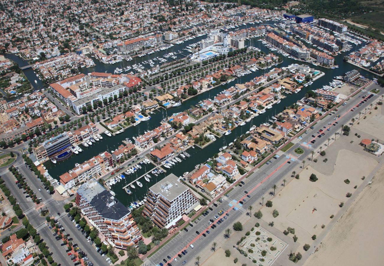 Apartment in Empuriabrava - 0176-ROYAL MARINE Apartment near the beach