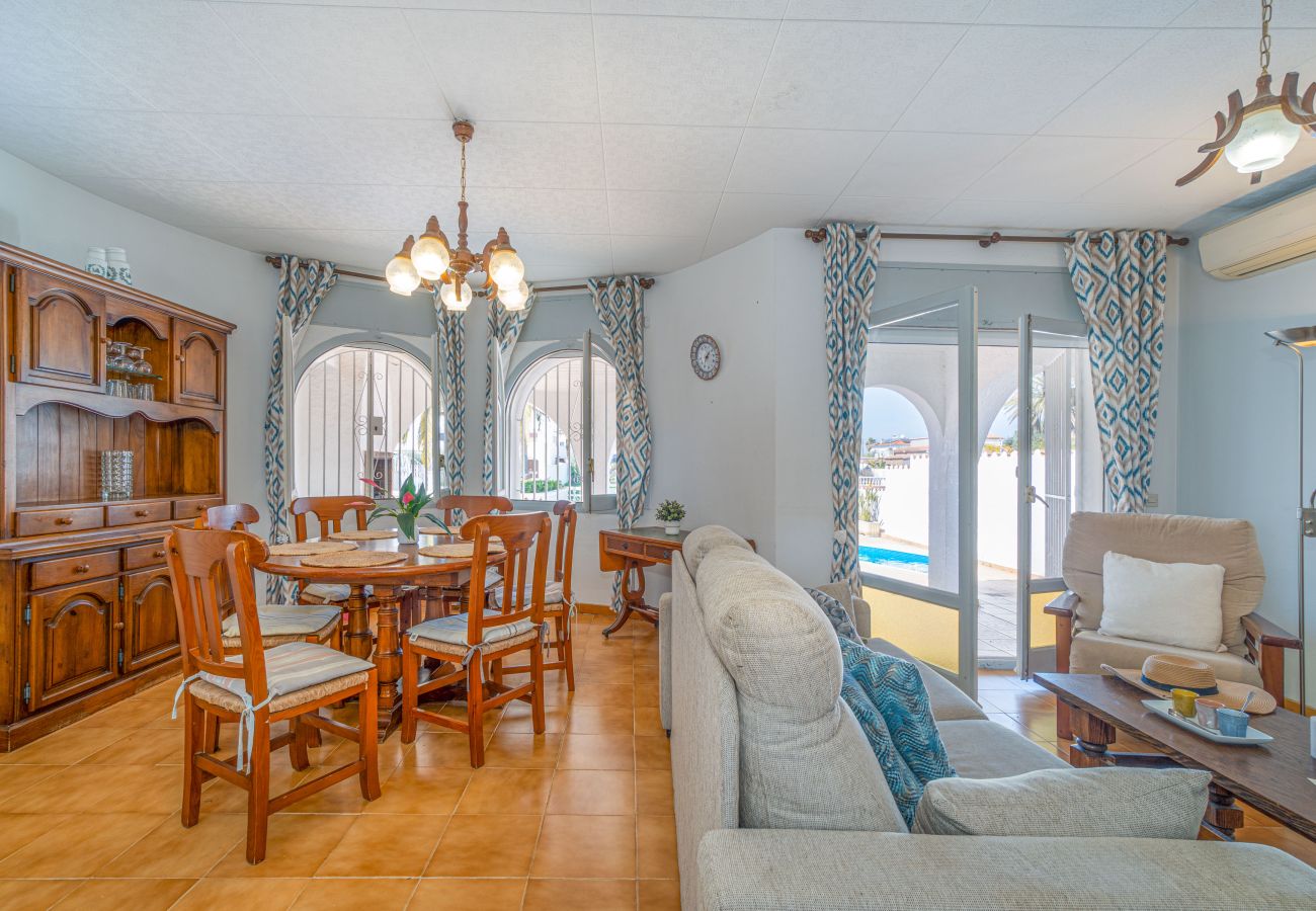 Villa à Empuriabrava - 0108-LLOBREGAT Maison au canal avec piscine et amarrage