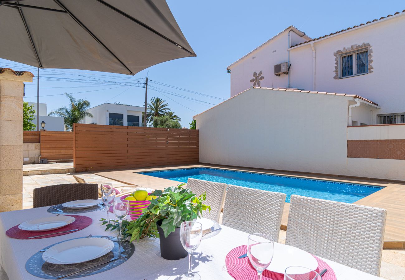 Villa à Empuriabrava - 0031-TER Maison au canal avec piscine, amarrage et studio