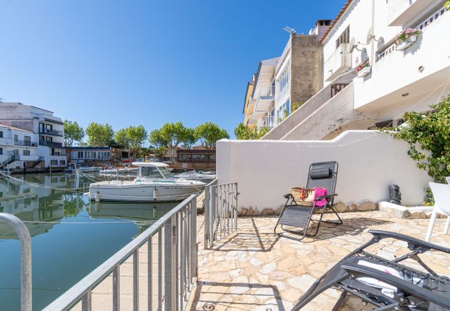 Villa à Empuriabrava - 0153-PORTO FINO Maison au canal avec amarrage Villa à Empuriabrava - 0153-PORTO FINO Maison au canal avec amarrage