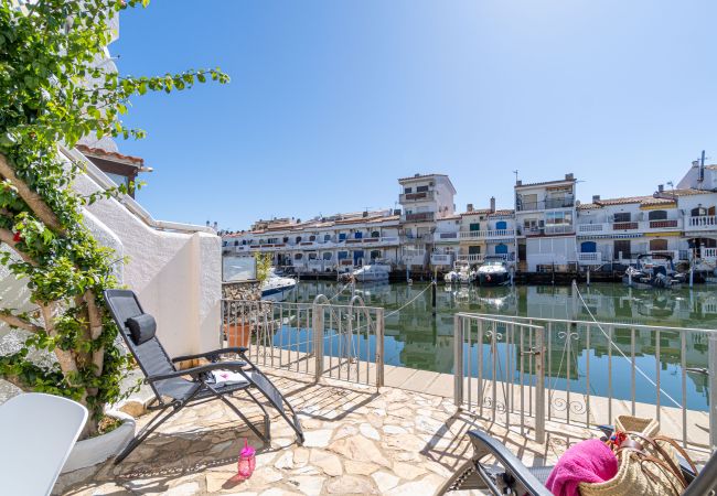 Villa à Empuriabrava - 0153-PORTO FINO Maison au canal avec amarrage Villa à Empuriabrava - 0153-PORTO FINO Maison au canal avec amarrage