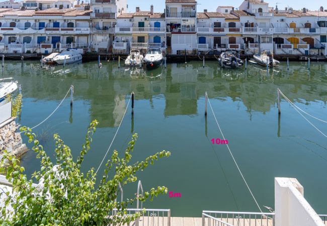 Villa à Empuriabrava - 0153-PORTO FINO Maison au canal avec amarrage Villa à Empuriabrava - 0153-PORTO FINO Maison au canal avec amarrage