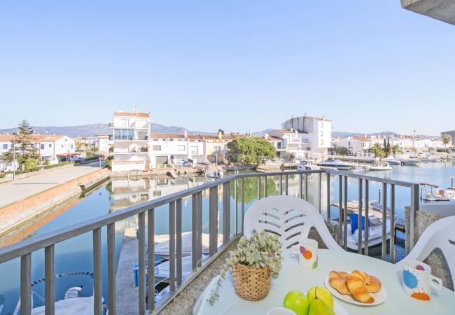  à Empuriabrava - 0139-ONADA Appartement avec vue sur le canal