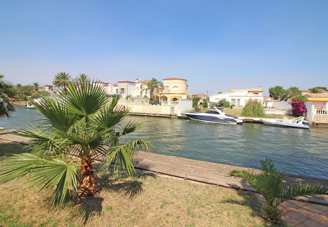 Villa à Empuriabrava - 0003-REQUESENS Maison au canal avec amarre et piscine