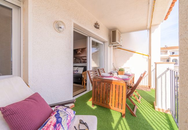 Appartement à Empuriabrava - 0137-SANT MAURICI Appartement avec vue sur le canal et piscine Appartement à Empuriabrava - 0137-SANT MAURICI Appartement avec vue sur le canal et piscine