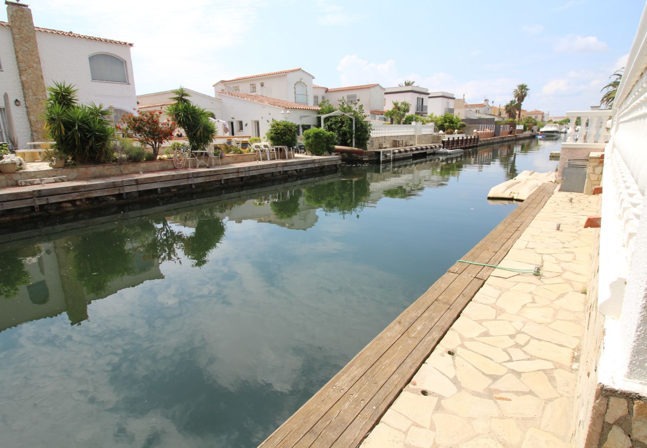 Villa à Empuriabrava - 0055-CREUS Maison au canal avec piscine et amarrage