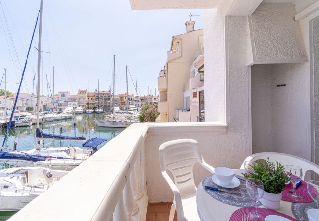  à Empuriabrava - 0131-PORT MOXO Appartement avec terrasse et vue sur le canal