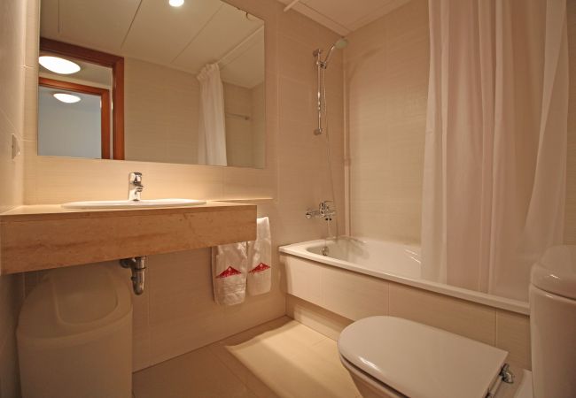 Appartement à Rosas / Roses - 8010-MIL.LENI Appartement avec piscine communautaire et parking Appartement à Rosas / Roses - 8010-MIL.LENI Appartement avec piscine communautaire et parking