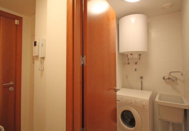 Appartement à Rosas / Roses - 8010-MIL.LENI Appartement avec piscine communautaire et parking Appartement à Rosas / Roses - 8010-MIL.LENI Appartement avec piscine communautaire et parking