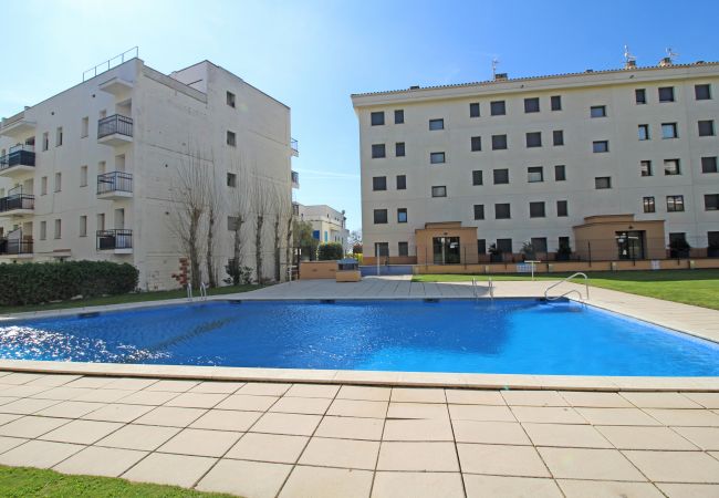  à Rosas / Roses - 8010-MIL.LENI Appartement avec piscine communautaire et parking
