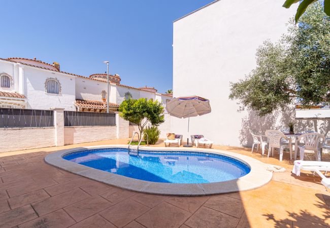 Villa à Empuriabrava - 0191-SANT MAURICI Maison avec piscine privée Villa à Empuriabrava - 0191-SANT MAURICI Maison avec piscine privée