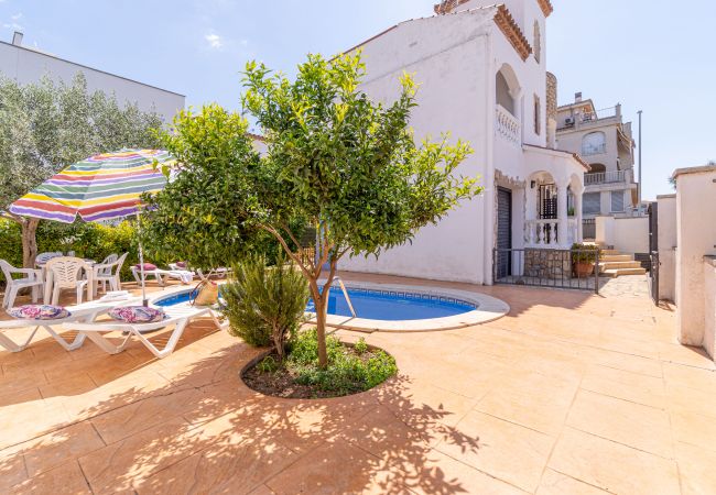 Villa à Empuriabrava - 0191-SANT MAURICI Maison avec piscine privée Villa à Empuriabrava - 0191-SANT MAURICI Maison avec piscine privée